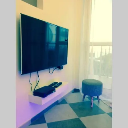 Lux Apartment ! Swimmingpool ! Parking ! Separate Entrance ! Separate Territory ! Apartment *