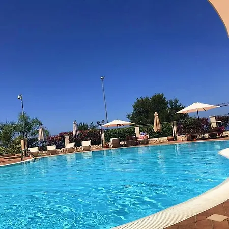 Apartment Lux Apartment ! Swimmingpool ! Parking ! Separate Entrance ! Separate Territory ! *
