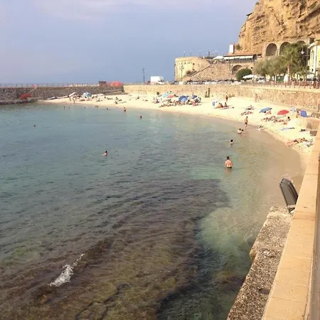Lux Apartment ! Swimmingpool ! Parking ! Separate Entrance ! Separate Territory ! Apartment *