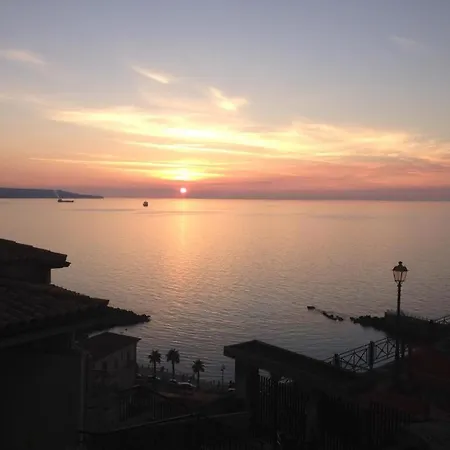 Apartment Lux Apartment ! Swimmingpool ! Parking ! Separate Entrance ! Separate Territory ! Pizzo (Calabria)