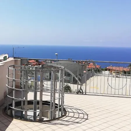 Lux Apartment ! Swimmingpool ! Parking ! Separate Entrance ! Separate Territory ! Apartment *